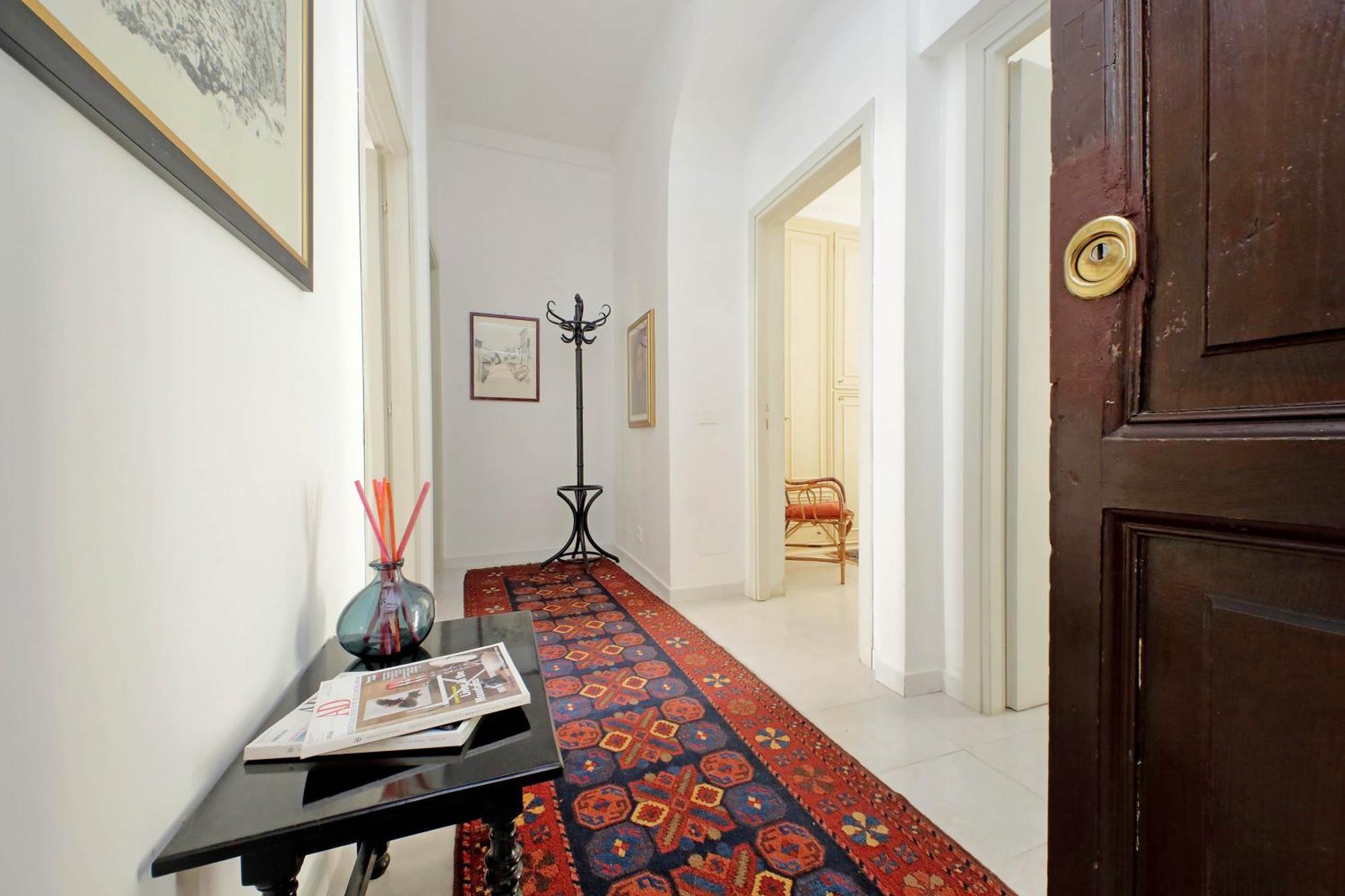 Happy Place Apartment Rom